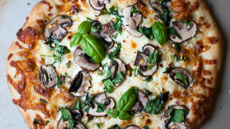 Mushroom, Garlic and Spinach Pizza!